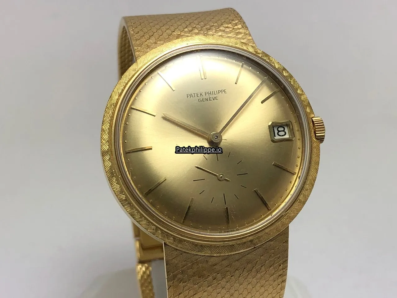 Alternative view of Patek Philippe Calatrava 3445 35MM Yellow Gold Case Automatic