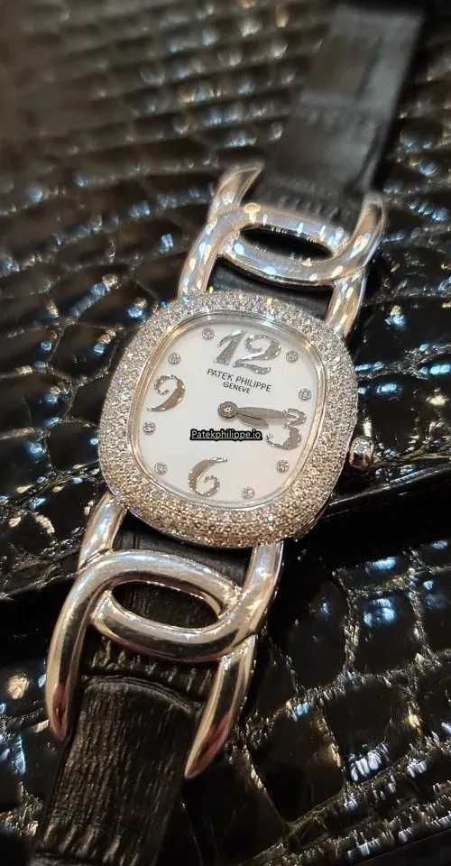 Alternative view of Patek Philippe Golden Ellipse 4831g Quartz