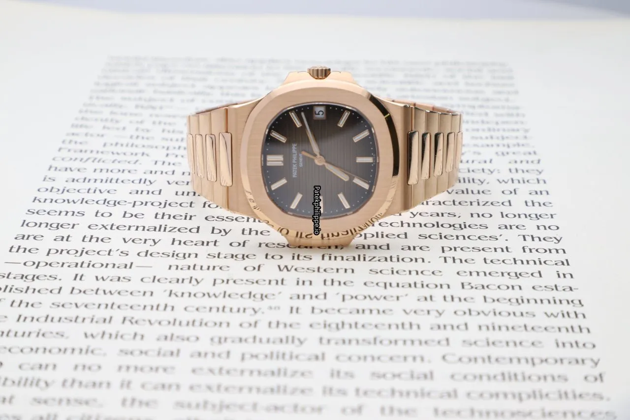Alternative view of Patek Philippe Nautilus 5711/1r-001 40MM Rose Gold Case Automatic