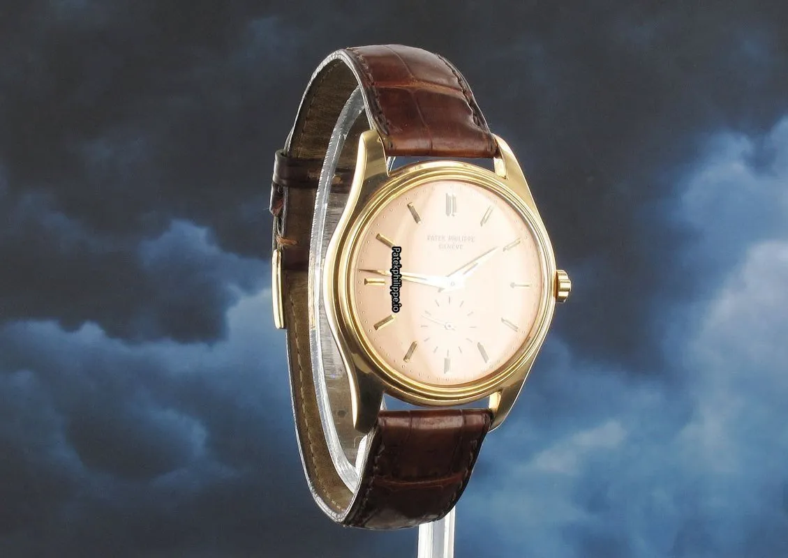 Alternative view of Patek Philippe Calatrava 2526 35MM Rose Gold Case Automatic