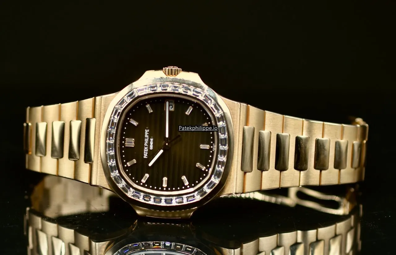 Alternative view of Patek Philippe Nautilus 5723/1r-010 40MM Rose Gold Case Automatic