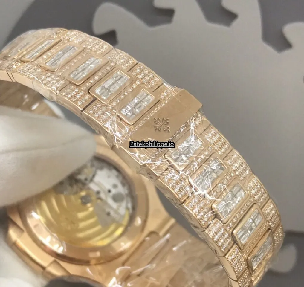 Alternative view of Patek Philippe Nautilus 5711,324sc 40MM Yellow Gold Case Automatic