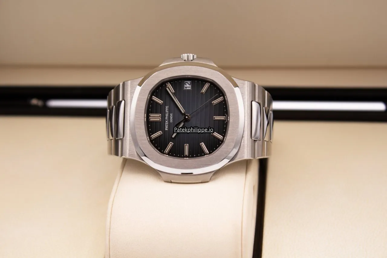 Patek Philippe Nautilus 5711/1a-010 40x38MM Steel Case Automatic