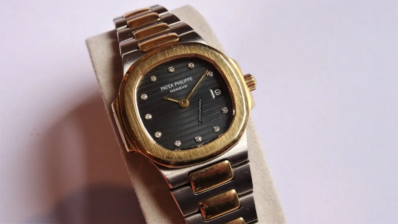 Alternative view of Patek Philippe Nautilus 4700 27x29MM Steel Case Quartz