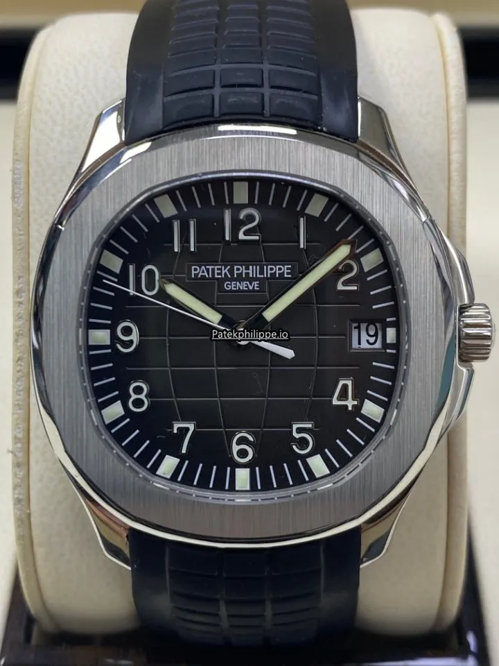 Alternative view of Patek Philippe Aquanaut 5167a-001 40MM Steel Case Automatic