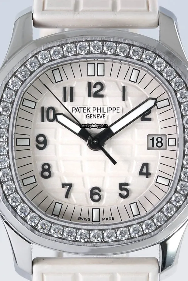 Alternative view of Patek Philippe Aquanaut 5067a-024 35.6MM Steel Case Quartz