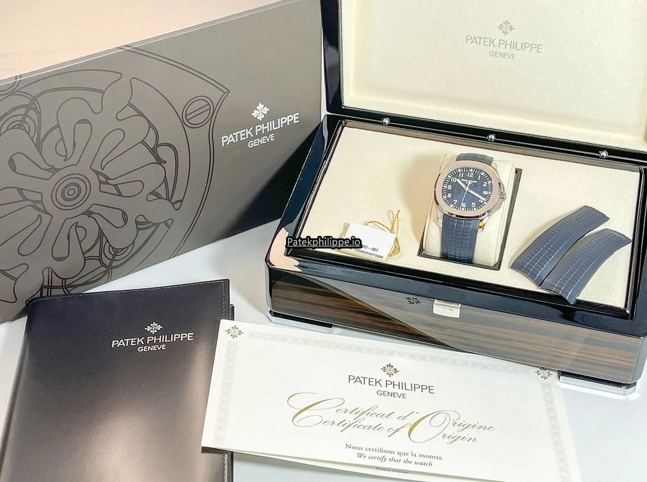 Patek Philippe Aquanaut 5168g-001 42.2MM White Gold Case Automatic