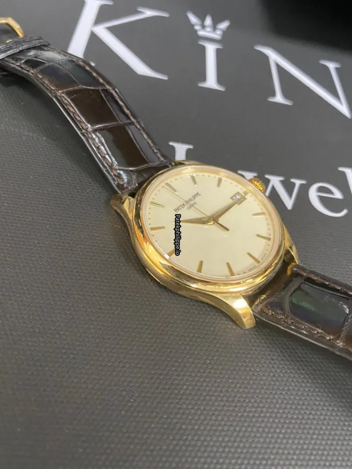 Patek Philippe Calatrava 5227j-001 39MM Yellow Gold Case Automatic
