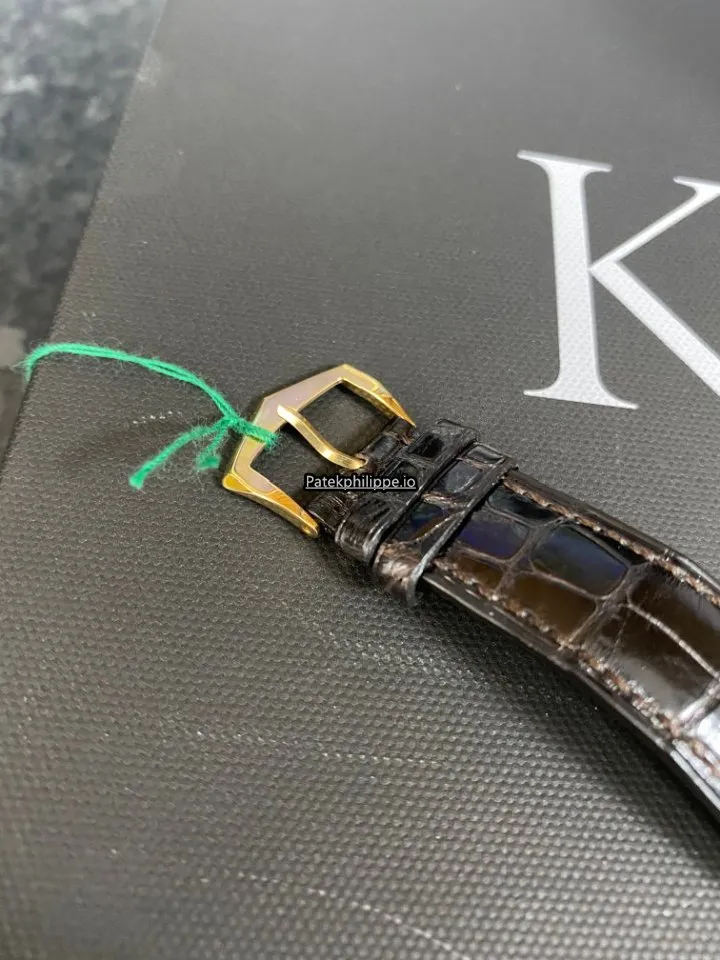 Alternative view of Patek Philippe Calatrava 5227j-001 39MM Yellow Gold Case Automatic