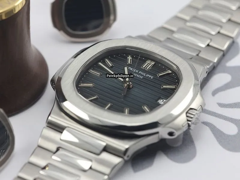 Patek Philippe Nautilus 5711/1a 40x38MM Steel Case Automatic