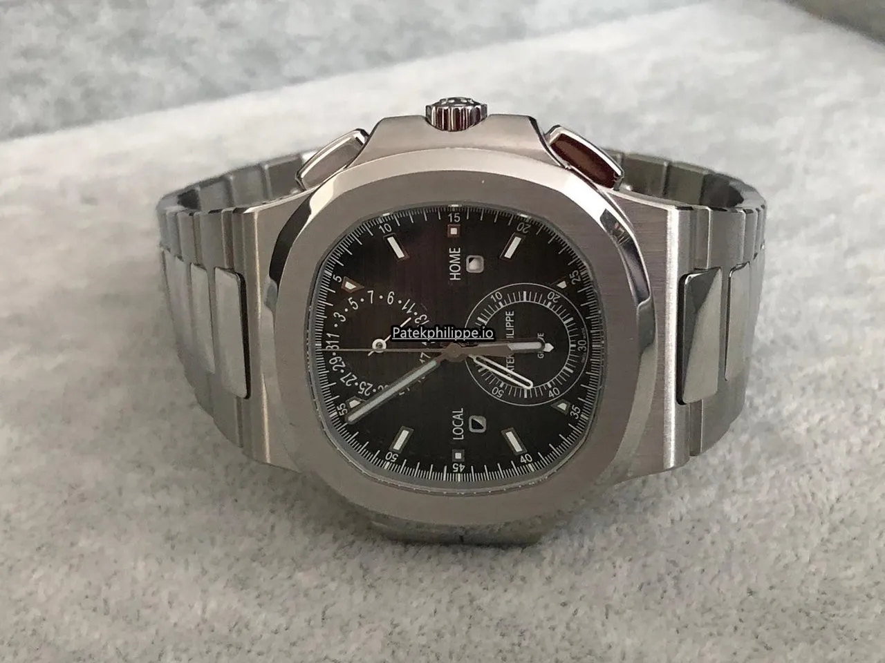 Patek Philippe Nautilus 5990/1a-001 40.5MM Steel Case Automatic