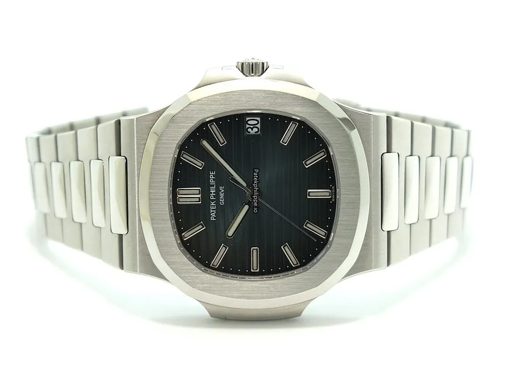 Patek Philippe Nautilus 5711/1a-010 40x38MM Steel Case Automatic