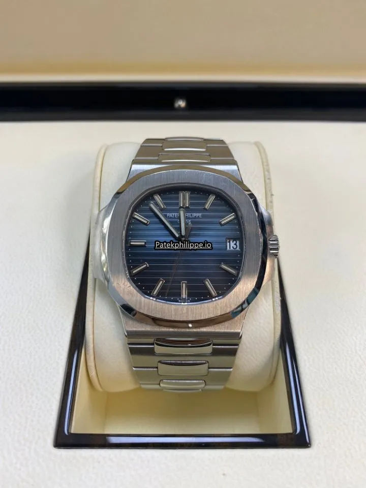 Patek Philippe Nautilus 5711/1a-010 40x38MM Steel Case Automatic