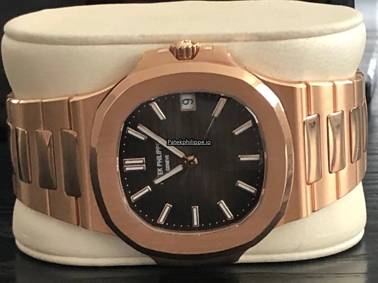 Patek Philippe Nautilus 5711/1r-001 40MM Rose Gold Case Automatic