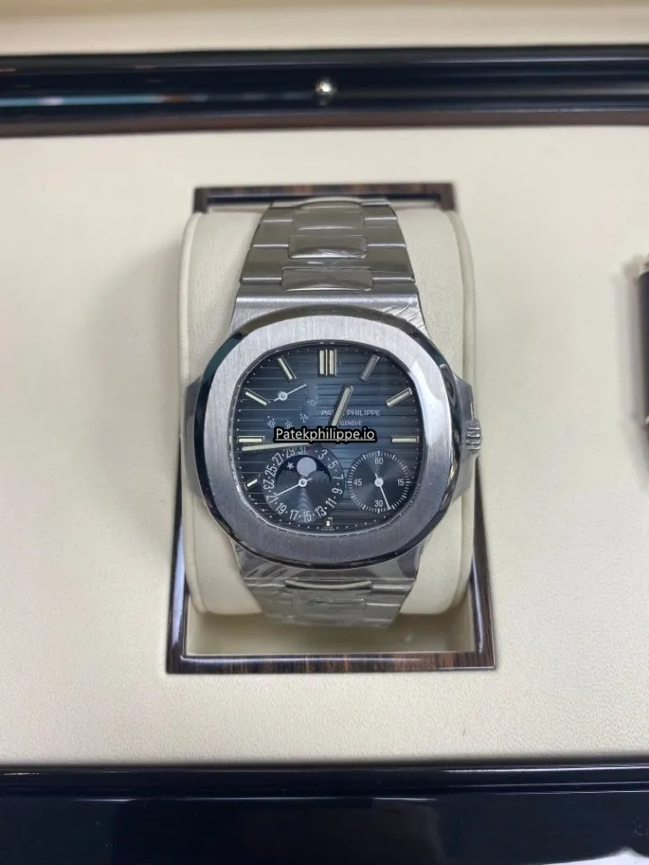 Patek Philippe Nautilus 5712/1a-001 40x38MM Steel Case Automatic