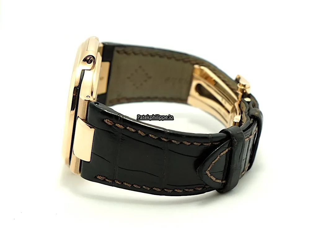 Alternative view of Patek Philippe Nautilus 5711r 40MM Rose Gold Case Automatic