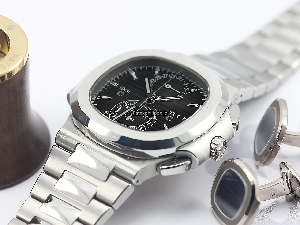 Patek Philippe Nautilus 5990/1a-001 40.5MM Steel Case Automatic