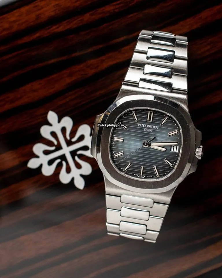 Patek Philippe Nautilus 5711/1a-010 40x38MM Steel Case Automatic