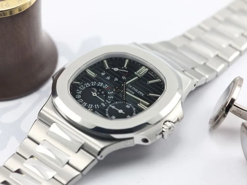 Patek Philippe Nautilus 5712/1a-001 40x38MM Steel Case Automatic