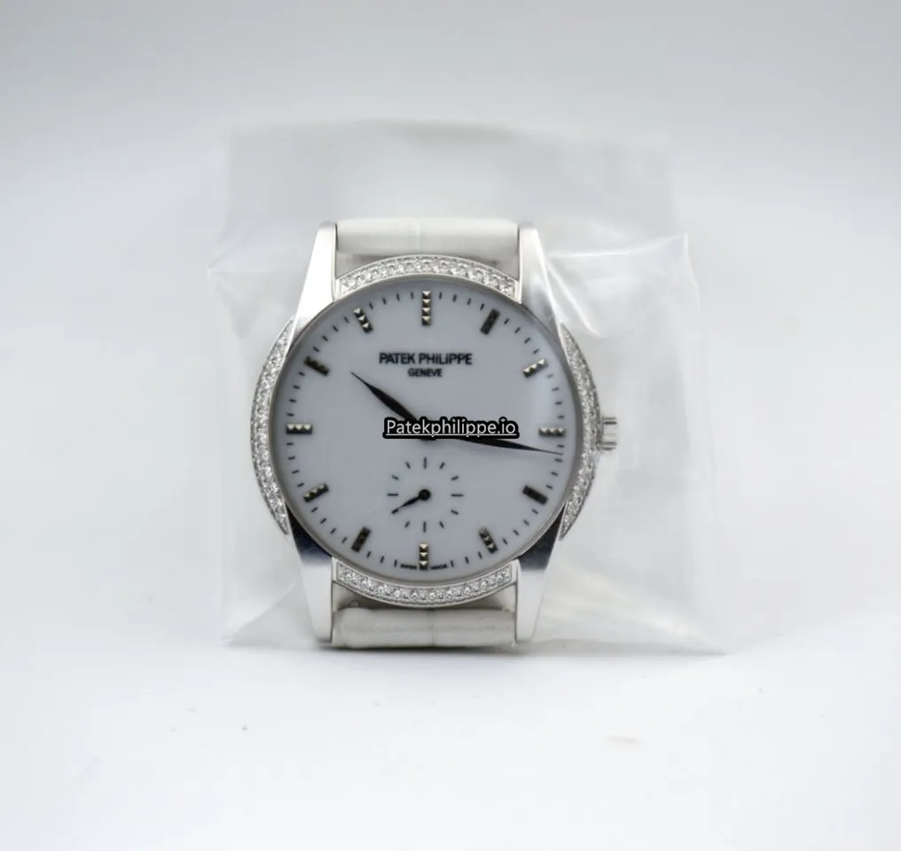 Patek Philippe Calatrava 7122/200g-001 33MM White Gold Case Manual Winding