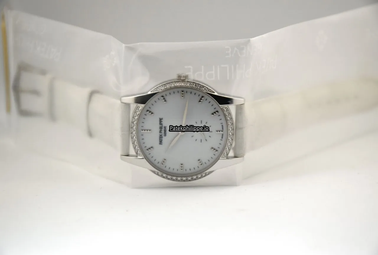 Alternative view of Patek Philippe Calatrava 7122/200g-001 33MM White Gold Case Manual Winding