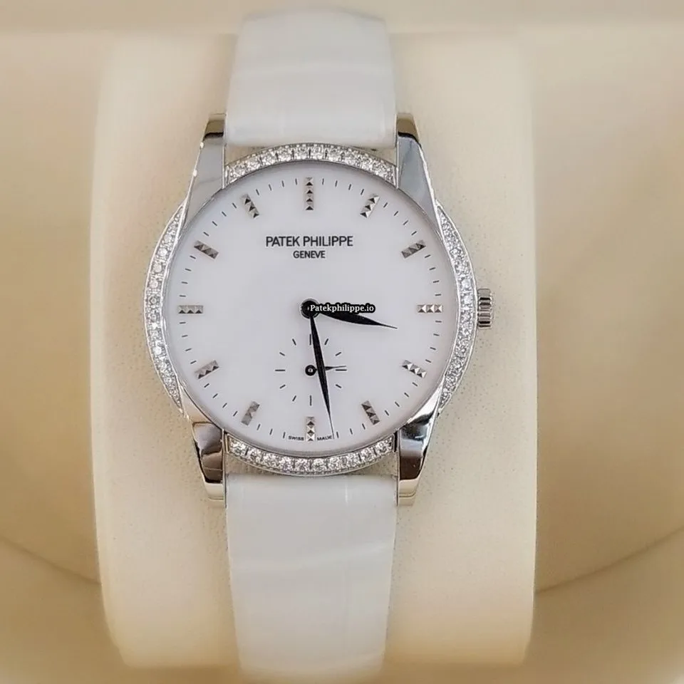 Patek Philippe Calatrava 7122/200g-001 33MM White Gold Case Manual Winding
