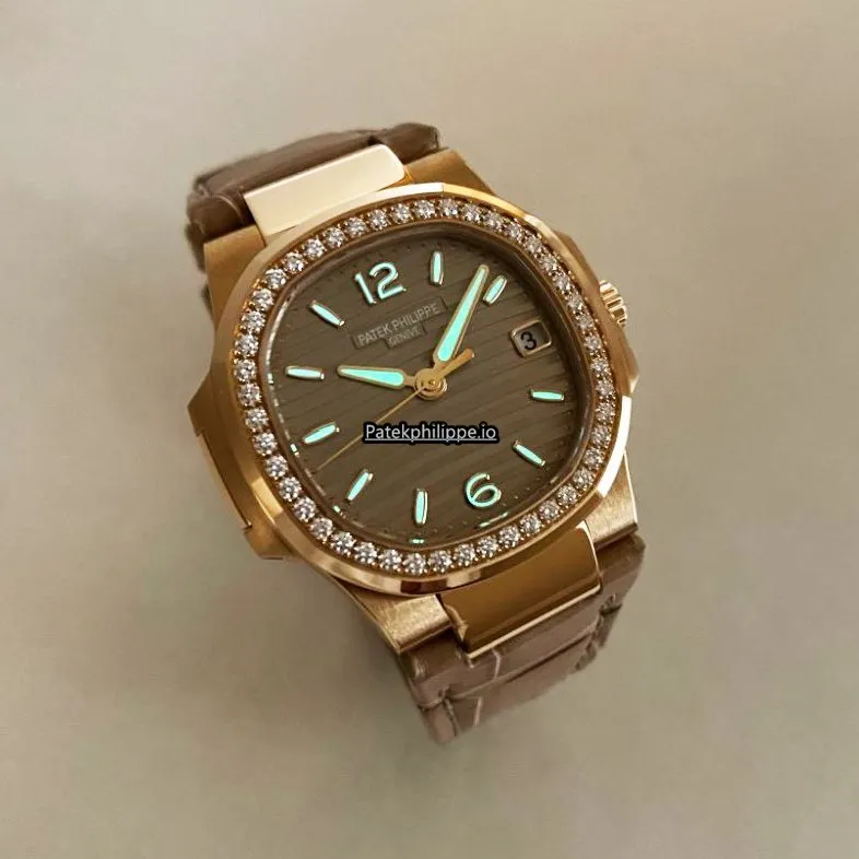 Alternative view of Patek Philippe Nautilus 7010r-012 32MM Rose Gold Case Quartz