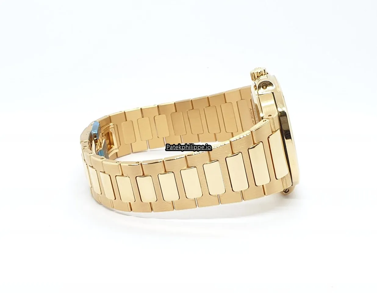 Alternative view of Patek Philippe Nautilus 7118/1r-001 35.2MM Rose Gold Case Automatic