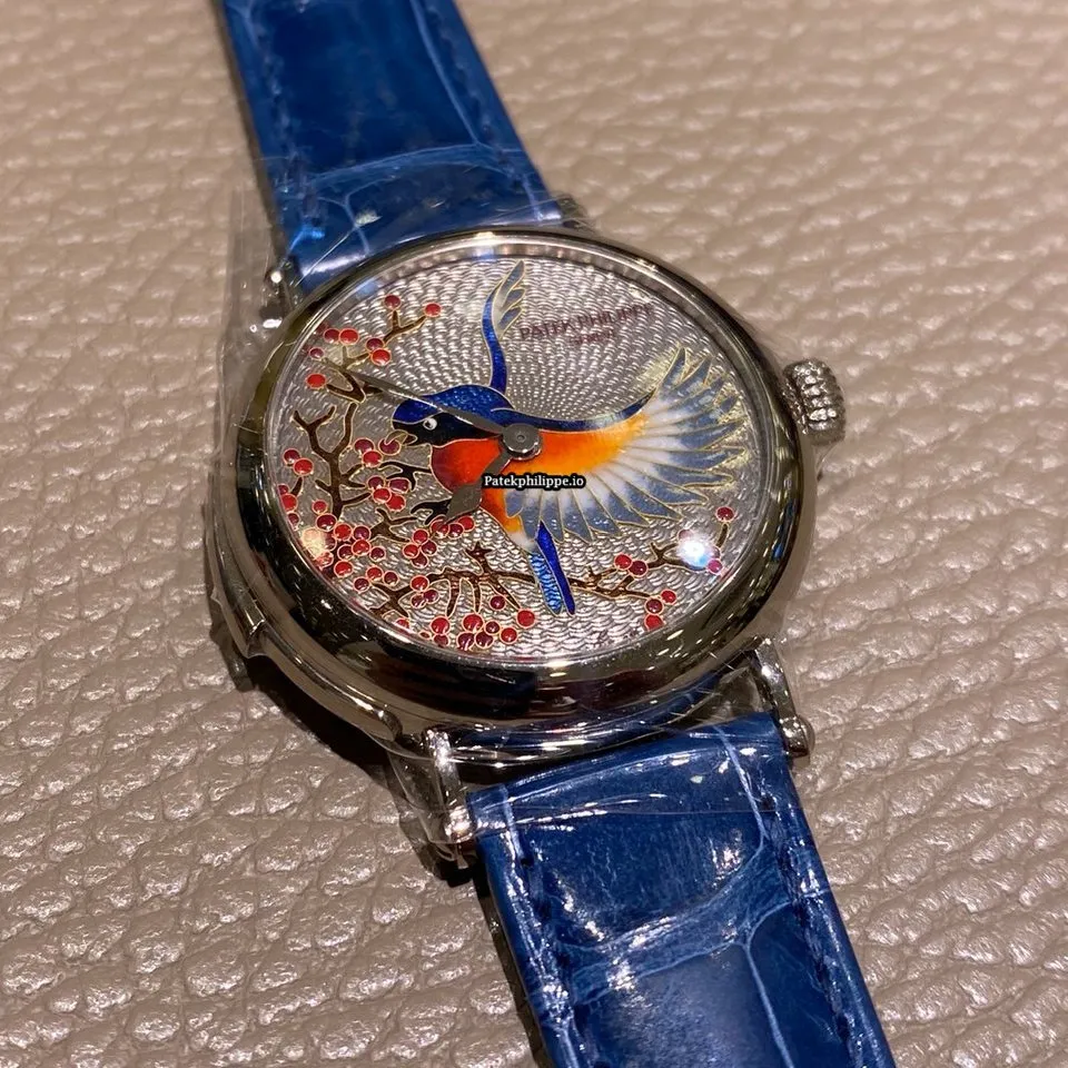 Alternative view of Patek Philippe 7000/50g-001 White Gold Case Automatic