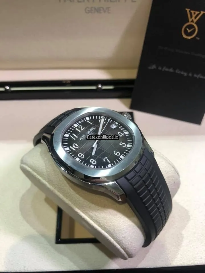 Alternative view of Patek Philippe Aquanaut 5167a-001 40MM Steel Case Automatic