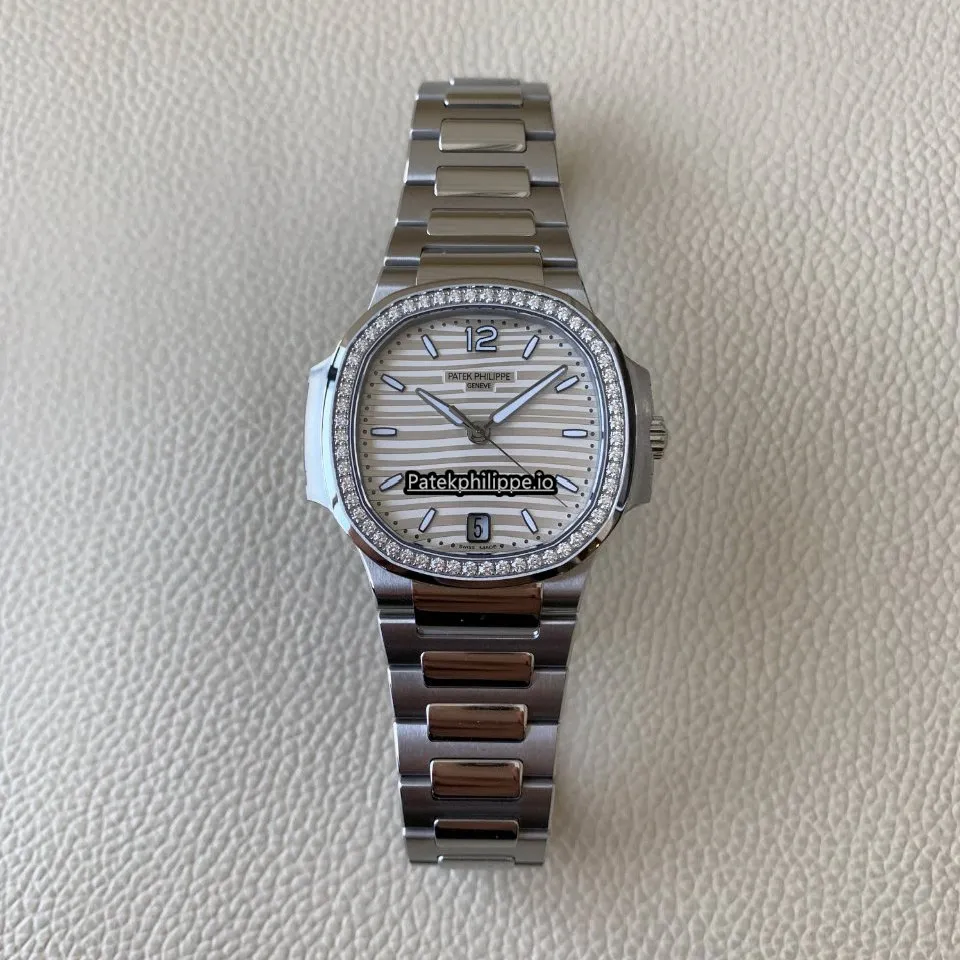 Alternative view of Patek Philippe Nautilus 7118/1200a-010 35.2MM Steel Case Automatic