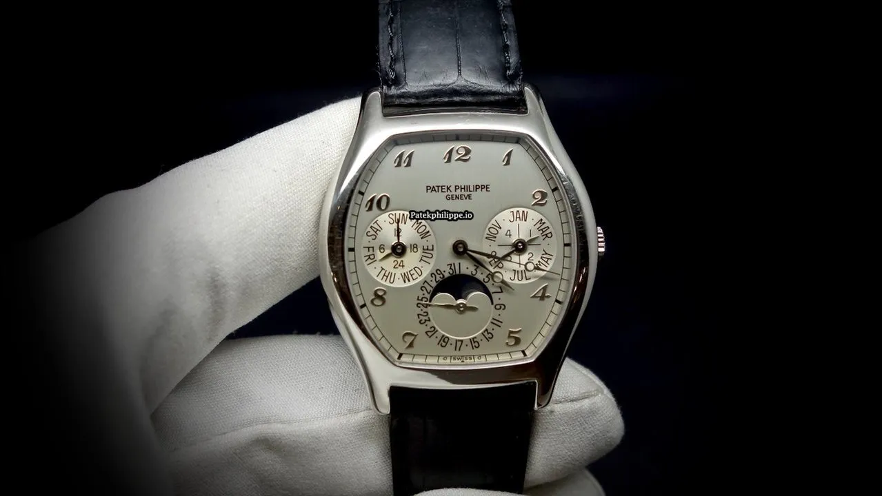 Alternative view of Patek Philippe Perpetual Calendar 5040p-010 35,25x36,6MM Platinum Case Automatic