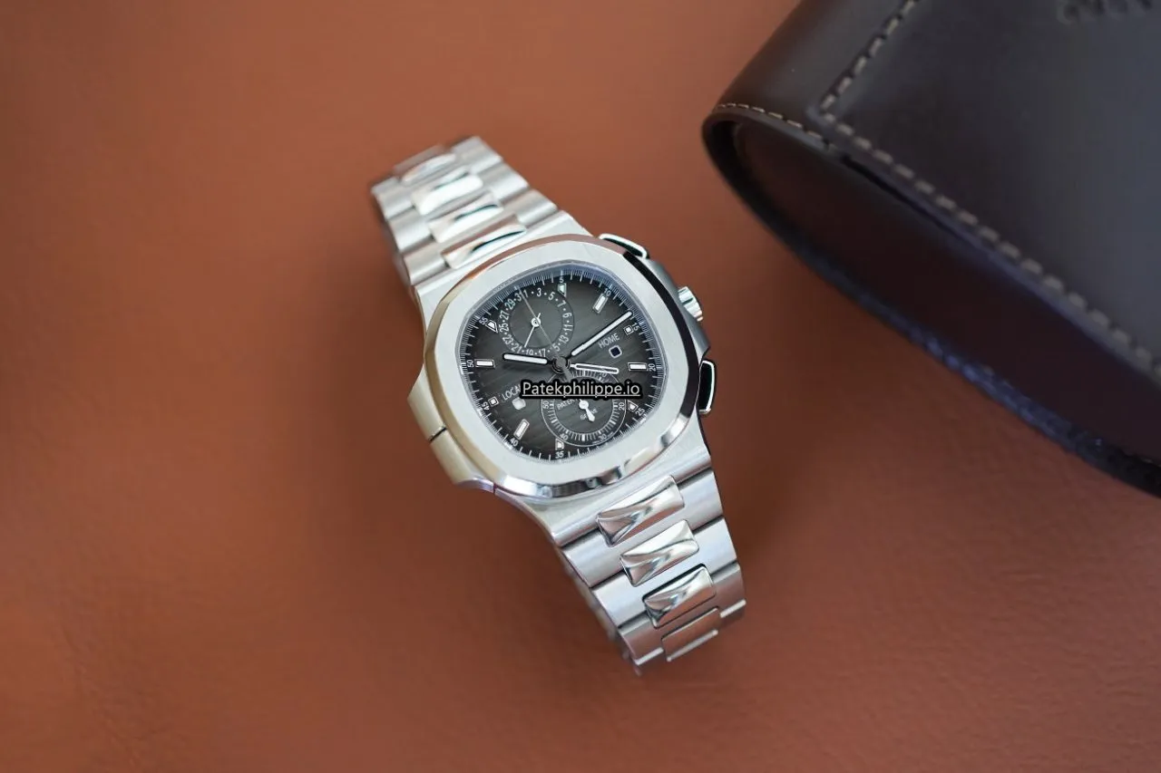 Patek Philippe Nautilus 5990/1a-001 40,5MM Steel Case Automatic