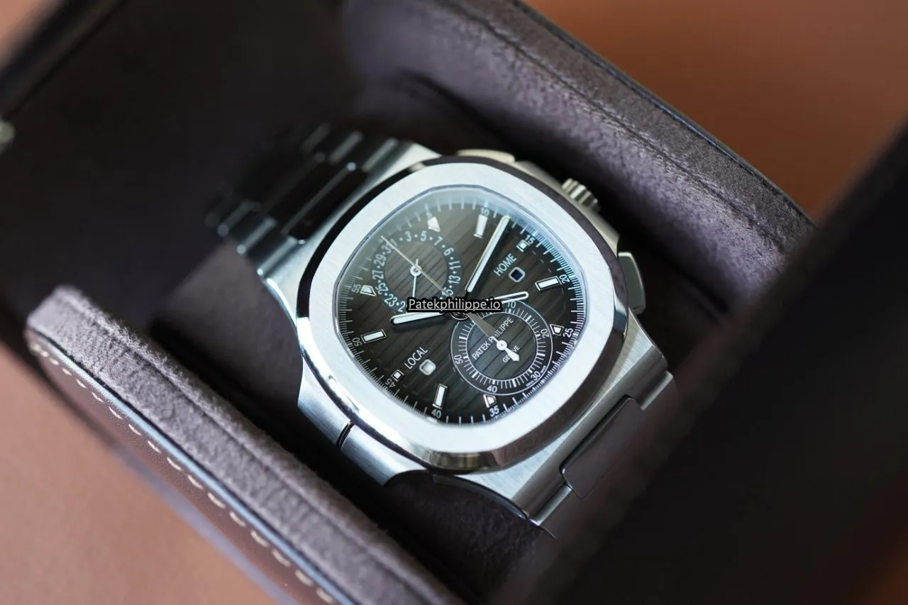 Alternative view of Patek Philippe Nautilus 5990/1a-001 40,5MM Steel Case Automatic