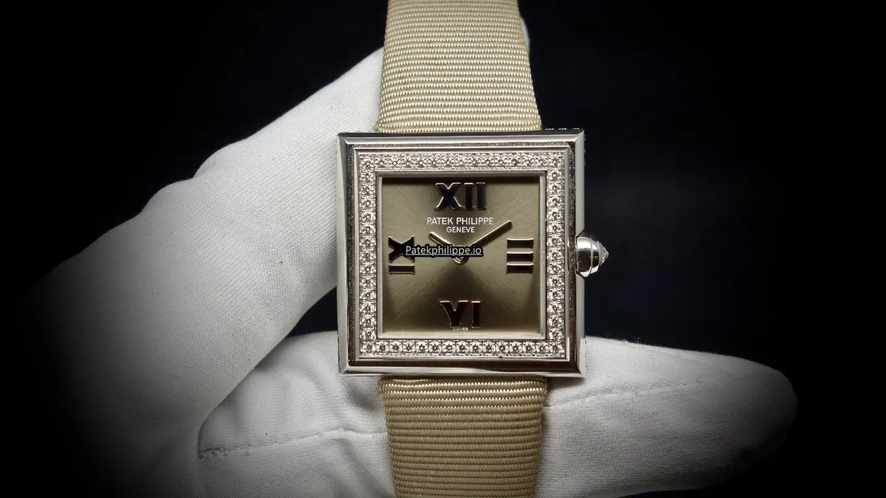 Alternative view of Patek Philippe Gondolo 4868g-001 28MM White Gold Case Quartz