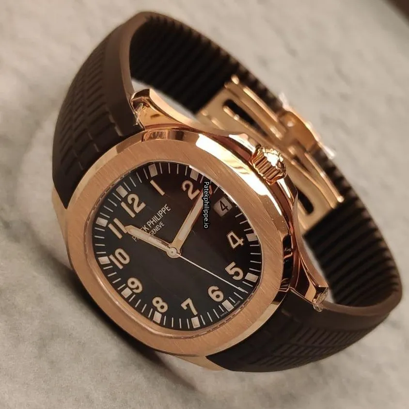 Alternative view of Patek Philippe Aquanaut 5167r-001 40.8MM Rose Gold Case Automatic