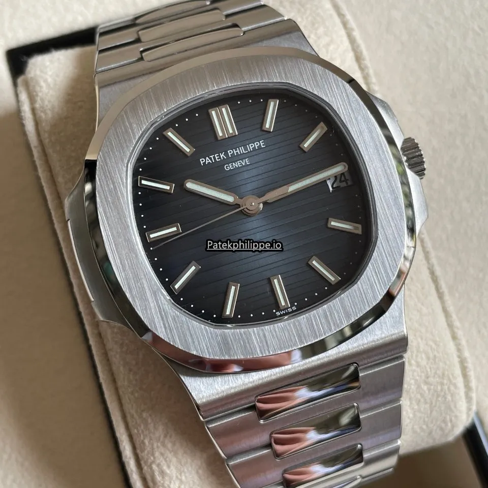 Patek Philippe Nautilus 5711/1a-010 40x38MM Steel Case Automatic