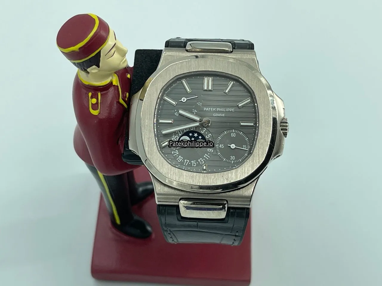 Patek Philippe Nautilus 5712g-001 40x38MM White Gold Case Automatic