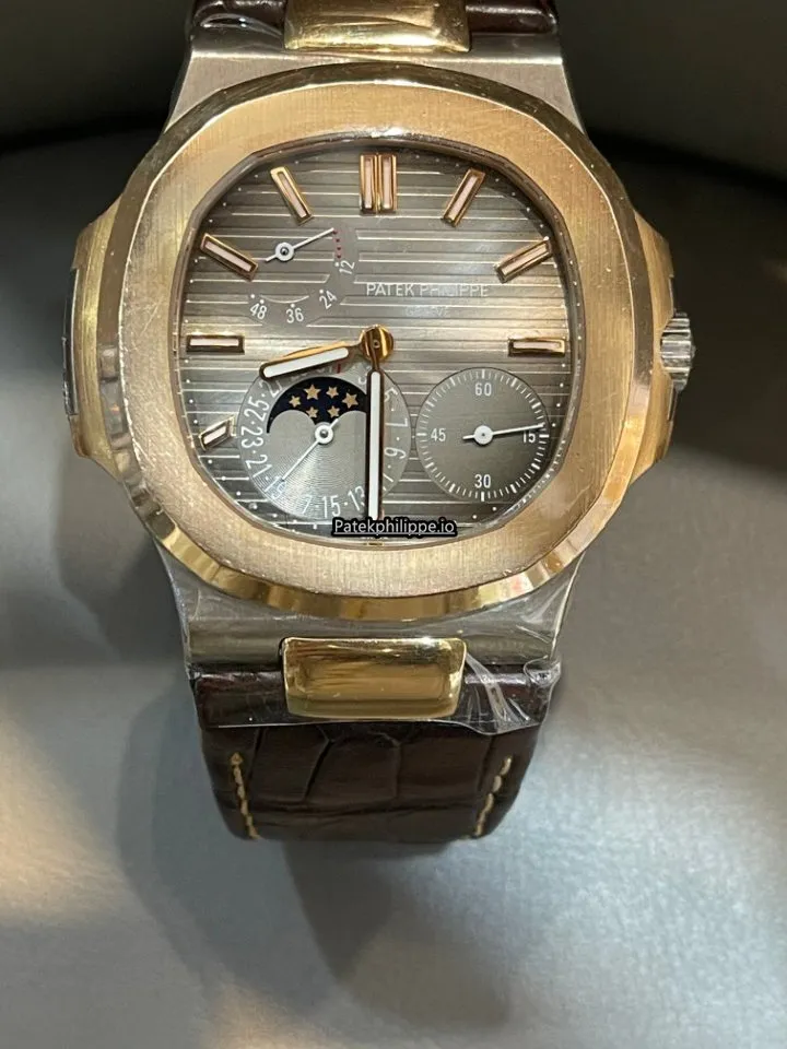 Alternative view of Patek Philippe Nautilus 5712gr-001 40MM Rose Gold Case Automatic