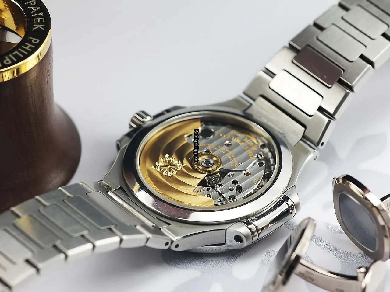 Alternative view of Patek Philippe Nautilus 7118/1a-010 35.2MM Steel Case Automatic