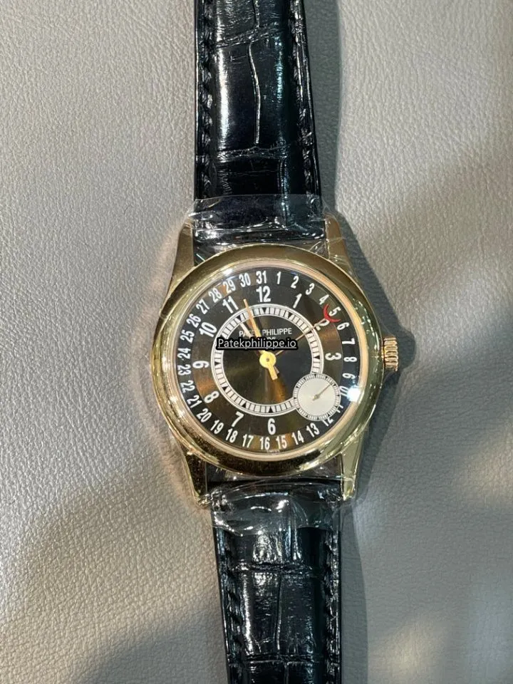 Alternative view of Patek Philippe Calatrava 6000r-001 37MM Rose Gold Case Automatic