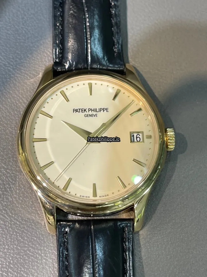 Alternative view of Patek Philippe Calatrava 5227j Yellow Gold Case Automatic