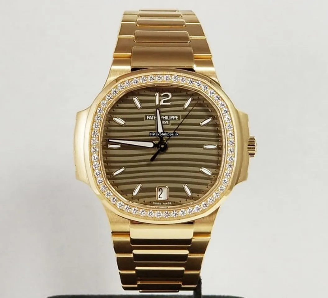 Alternative view of Patek Philippe Nautilus 7118/1200r-010 35.2MM Rose Gold Case Automatic