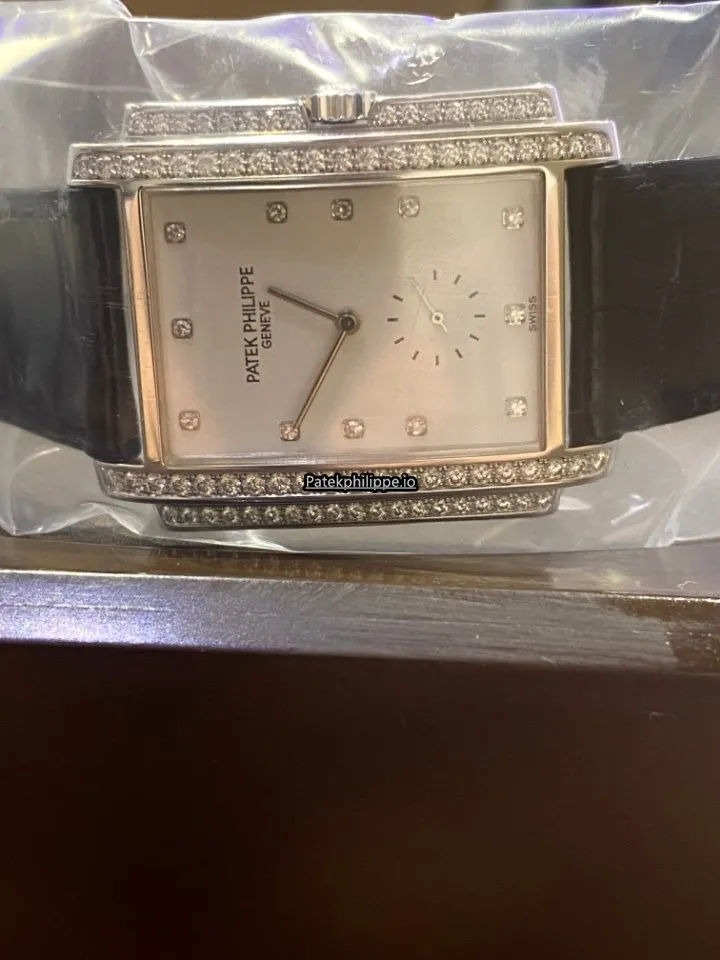Alternative view of Patek Philippe Gondolo 5025g 29MM White Gold Case Quartz