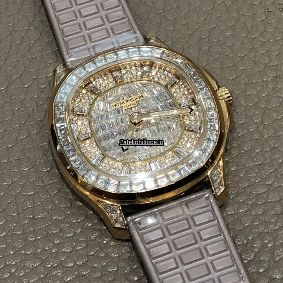 Alternative view of Patek Philippe Aquanaut 5062/450r-001 38.8MM Rose Gold Case Automatic