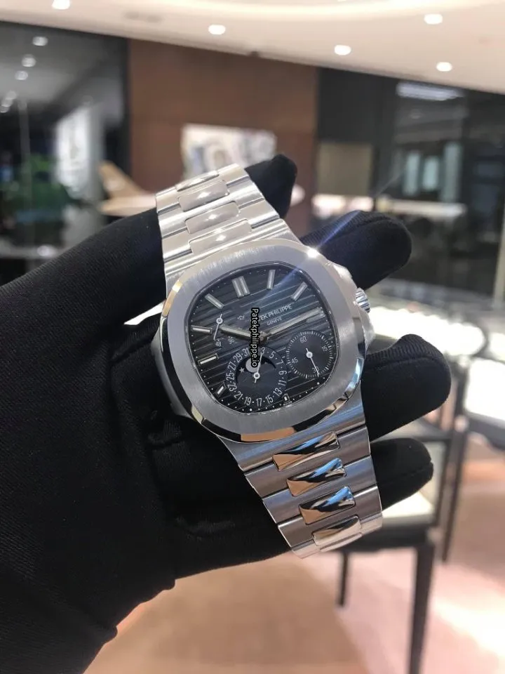 Patek Philippe Nautilus 5712/1a-001 40x38MM Steel Case Automatic