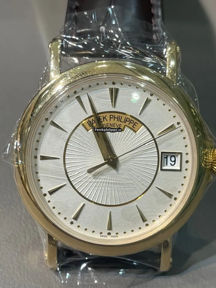 Alternative view of Patek Philippe Calatrava 5153j-001 38MM Yellow Gold Case Automatic