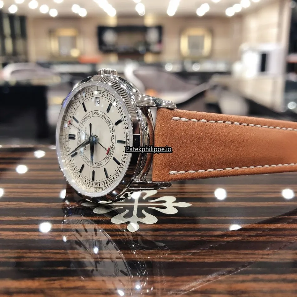 Alternative view of Patek Philippe Calatrava 5212a-001 40MM Steel Case Automatic