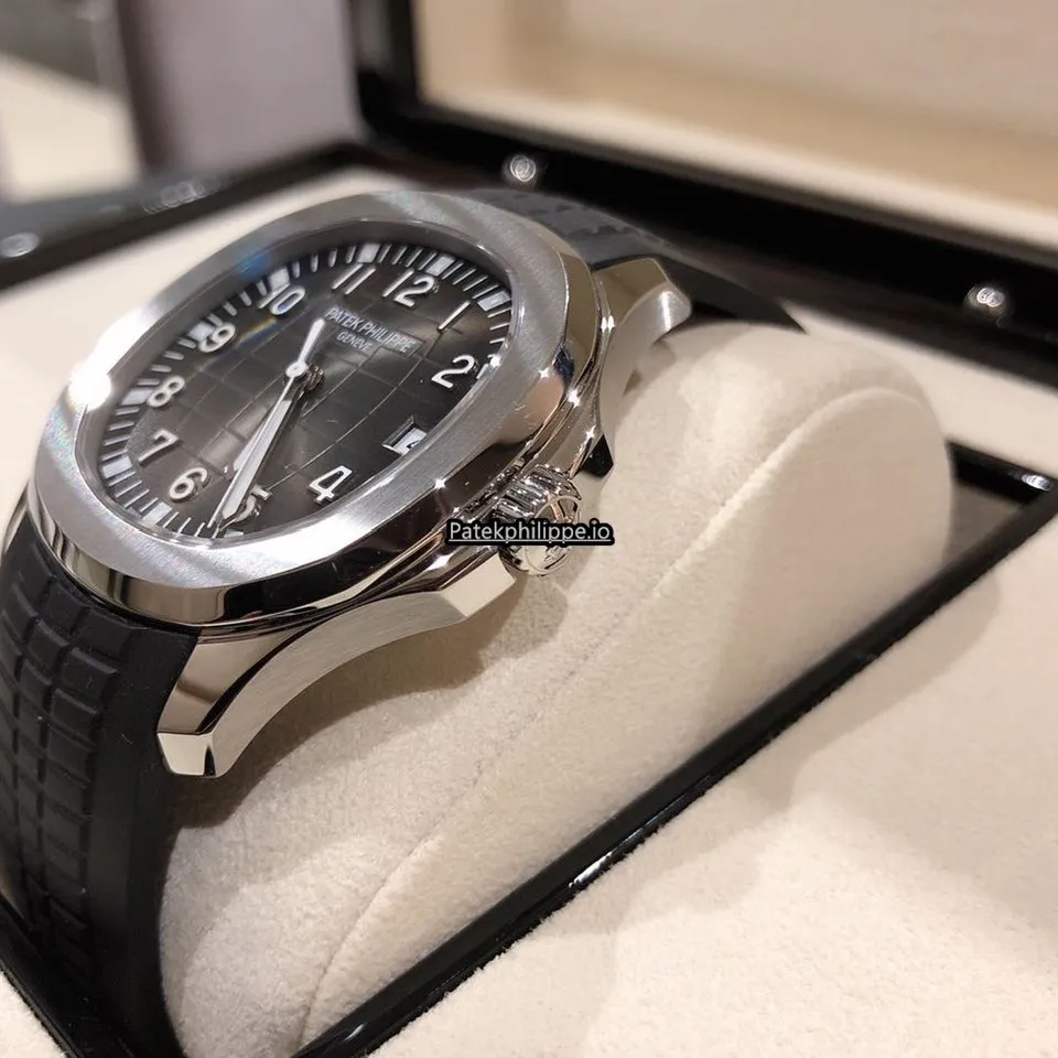 Alternative view of Patek Philippe Aquanaut 5167a-001 40MM Steel Case Automatic