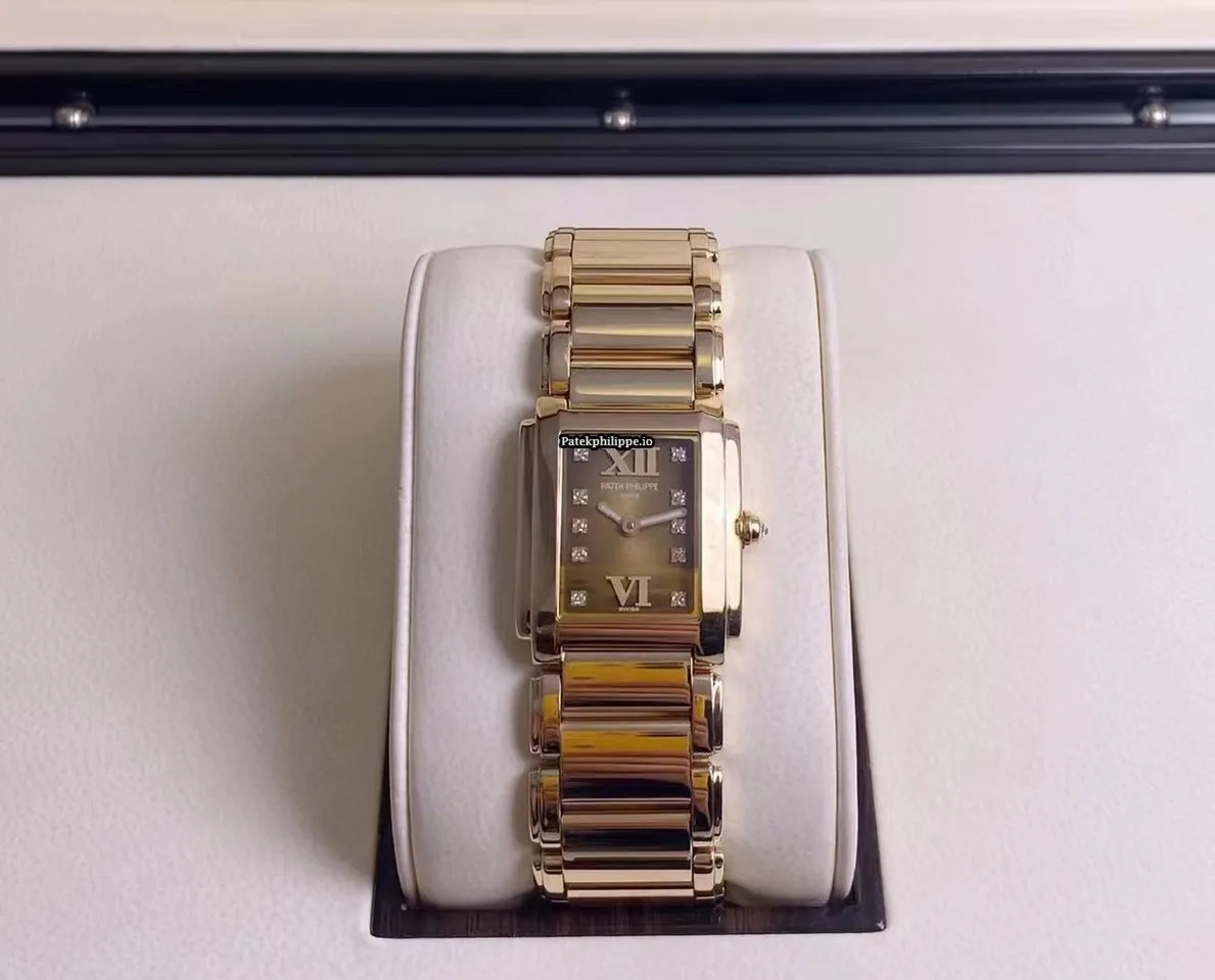 Alternative view of Patek Philippe Twenty-4 4907/1j-001 26.3MM Yellow Gold Case Quartz